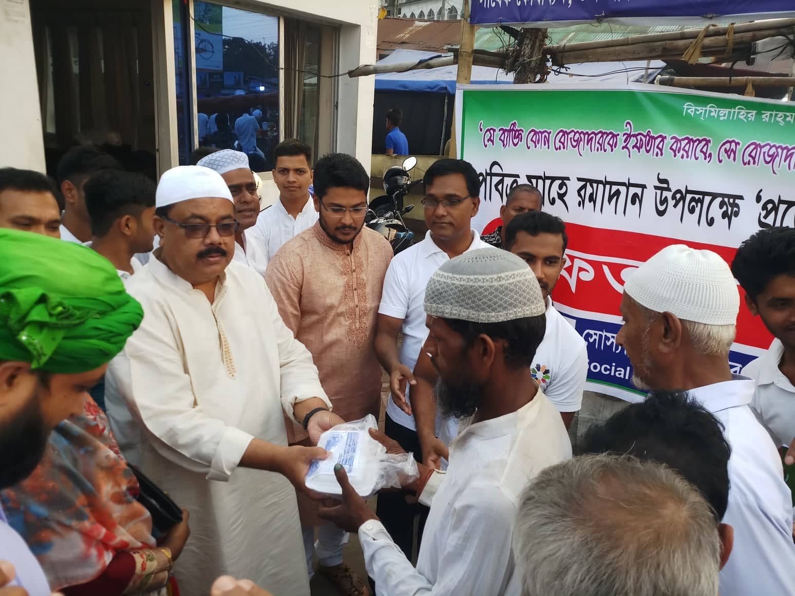 প্রোজেক্ট রমাদান — ২য় ইফতার বিতরণ