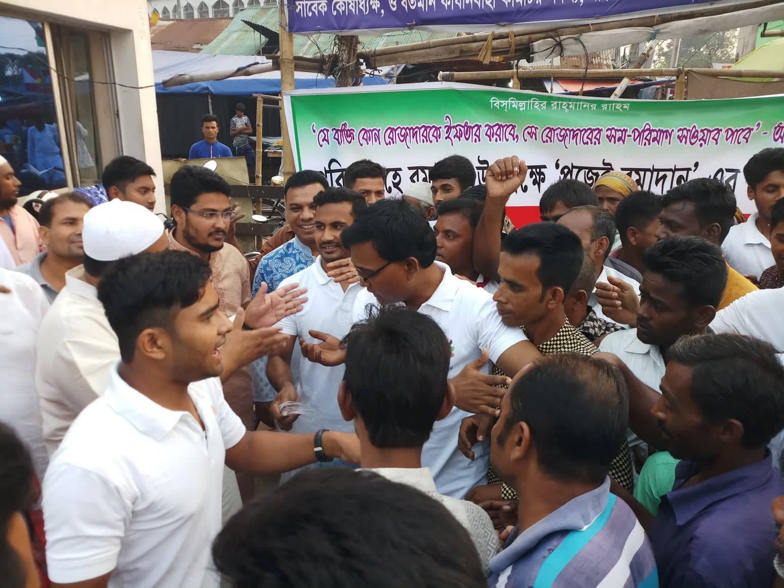 প্রোজেক্ট রমাদান — ২য় ইফতার বিতরণ
