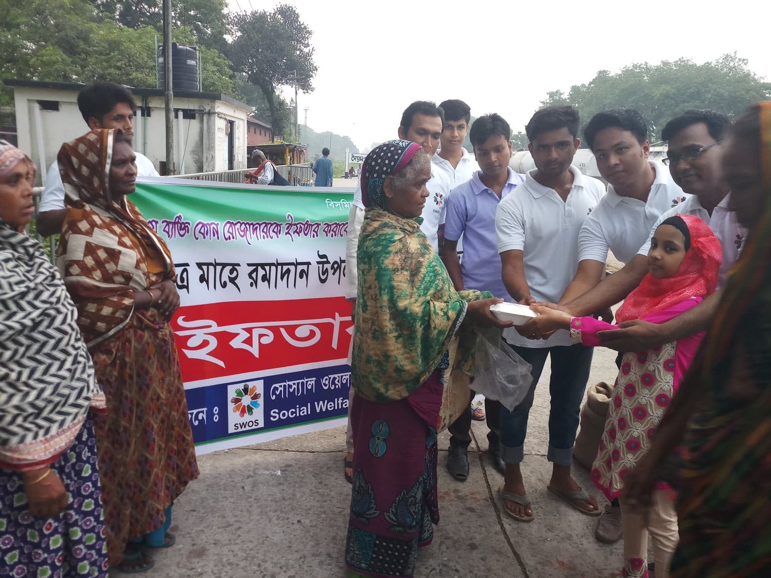 প্রোজেক্ট রমাদান — ১ম ইফতার বিতরণ